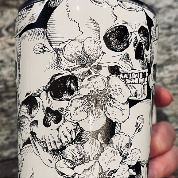 Hydrapeak Skull Floral Black White 18 oz Coffee Mug Tumbler Halloween NEW - Picture 4 of 13